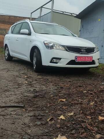 Білий Кіа Сід, об'ємом двигуна 1.6 л та пробігом 100 тис. км за 7200 $, фото 1 на Automoto.ua