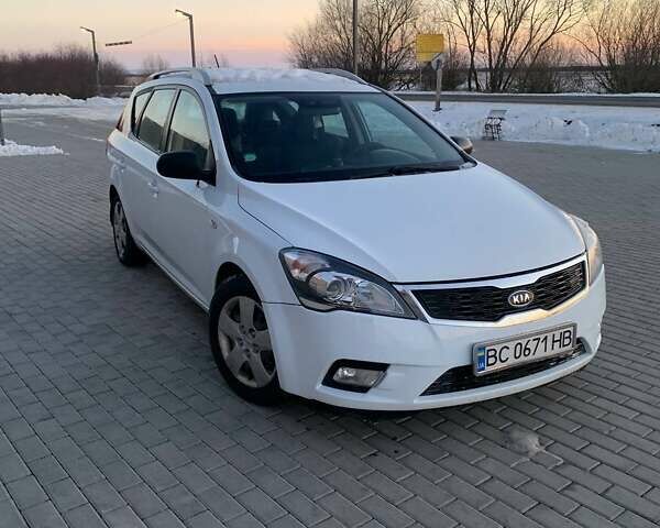 Белый Киа Сид, объемом двигателя 1.6 л и пробегом 288 тыс. км за 6000 $, фото 1 на Automoto.ua