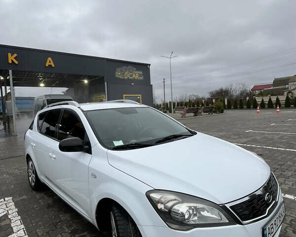 Белый Киа Сид, объемом двигателя 1.58 л и пробегом 190 тыс. км за 6500 $, фото 1 на Automoto.ua