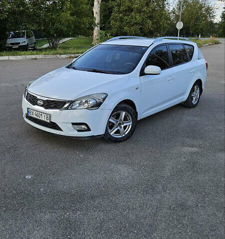Белый Киа Сид, объемом двигателя 1.58 л и пробегом 252 тыс. км за 6999 $, фото 1 на Automoto.ua