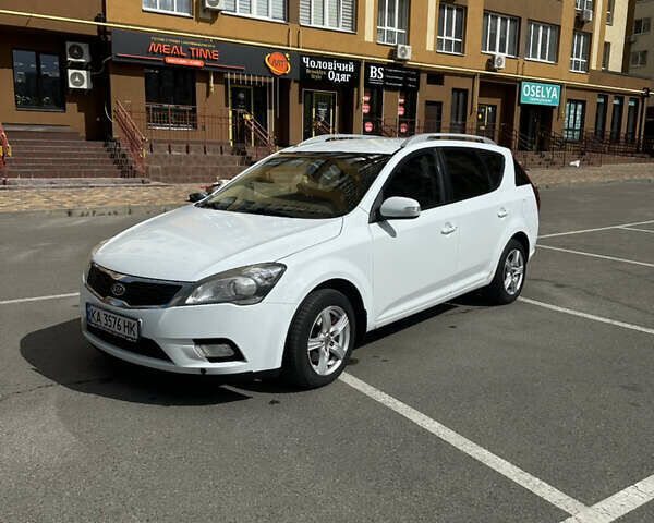 Белый Киа Сид, объемом двигателя 1.58 л и пробегом 287 тыс. км за 6300 $, фото 1 на Automoto.ua