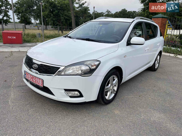 Белый Киа Сид, объемом двигателя 1.4 л и пробегом 157 тыс. км за 7333 $, фото 1 на Automoto.ua