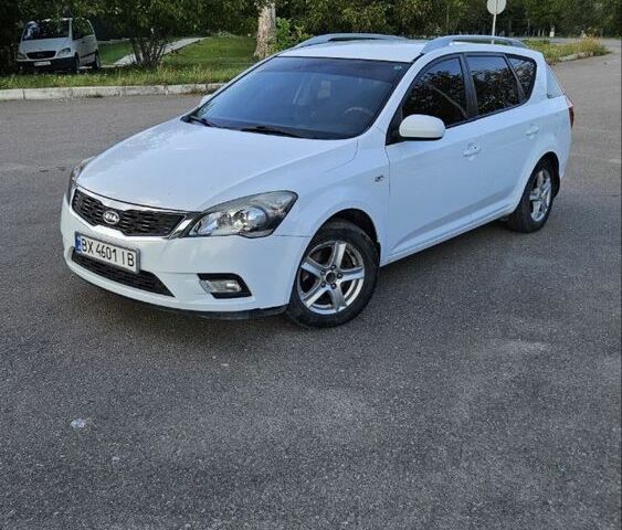 Белый Киа Сид, объемом двигателя 1.6 л и пробегом 252 тыс. км за 6199 $, фото 1 на Automoto.ua