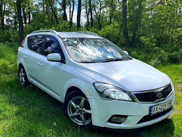 Білий Кіа Сід, об'ємом двигуна 1.6 л та пробігом 350 тис. км за 5100 $, фото 1 на Automoto.ua