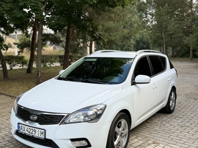 Белый Киа Сид, объемом двигателя 0 л и пробегом 350 тыс. км за 4517 $, фото 1 на Automoto.ua