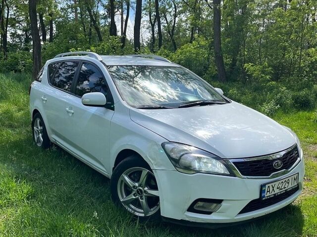 Білий Кіа Сід, об'ємом двигуна 1.58 л та пробігом 350 тис. км за 5100 $, фото 1 на Automoto.ua