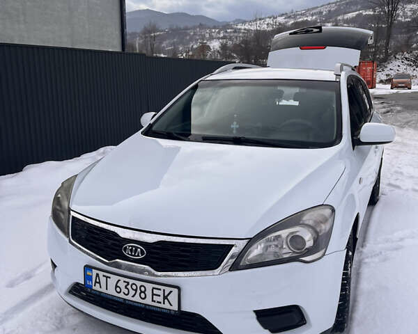 Білий Кіа Сід, об'ємом двигуна 1.6 л та пробігом 259 тис. км за 5800 $, фото 1 на Automoto.ua