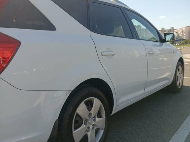 Белый Киа Сид, объемом двигателя 1.58 л и пробегом 152 тыс. км за 5500 $, фото 1 на Automoto.ua