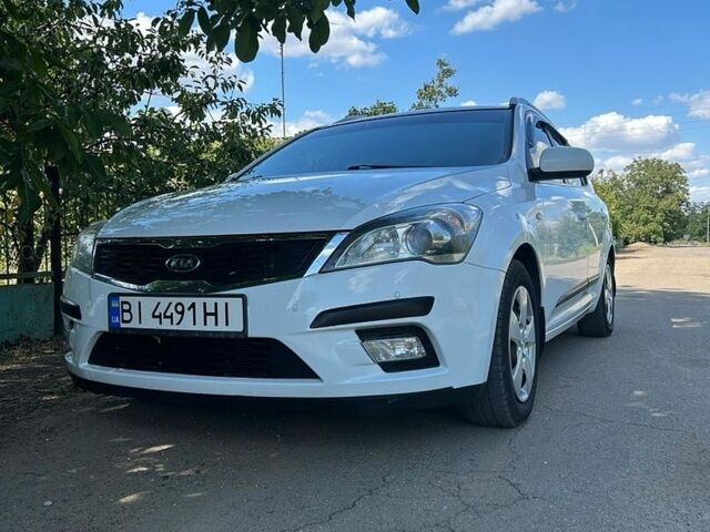 Белый Киа Сид, объемом двигателя 1.6 л и пробегом 188 тыс. км за 7000 $, фото 1 на Automoto.ua