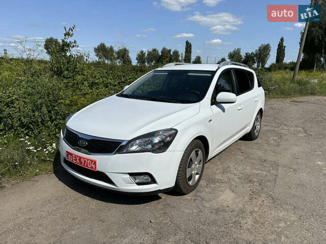Белый Киа Сид, объемом двигателя 1.59 л и пробегом 175 тыс. км за 7200 $, фото 1 на Automoto.ua