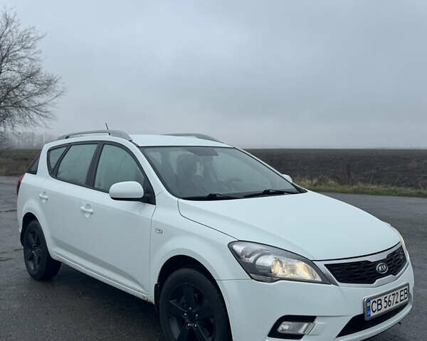 Белый Киа Сид, объемом двигателя 1.58 л и пробегом 242 тыс. км за 7000 $, фото 1 на Automoto.ua