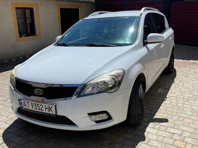 Белый Киа Сид, объемом двигателя 1.58 л и пробегом 237 тыс. км за 6600 $, фото 1 на Automoto.ua