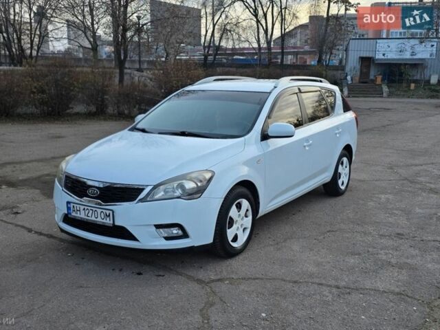 Белый Киа Сид, объемом двигателя 1.6 л и пробегом 216 тыс. км за 6800 $, фото 1 на Automoto.ua