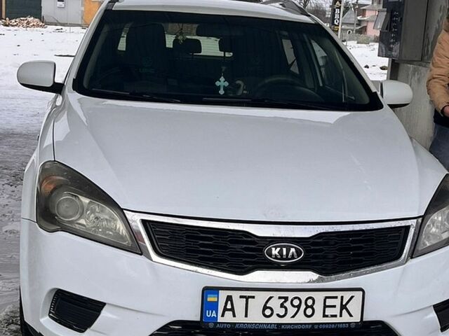 Белый Киа Сид, объемом двигателя 1.58 л и пробегом 260 тыс. км за 6500 $, фото 1 на Automoto.ua
