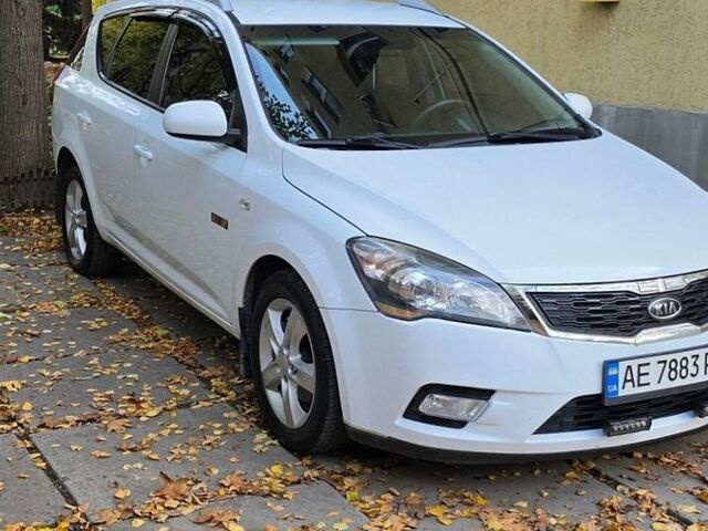 Белый Киа Сид, объемом двигателя 1.58 л и пробегом 241 тыс. км за 6900 $, фото 1 на Automoto.ua