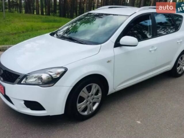 Белый Киа Сид, объемом двигателя 1.4 л и пробегом 240 тыс. км за 6350 $, фото 1 на Automoto.ua
