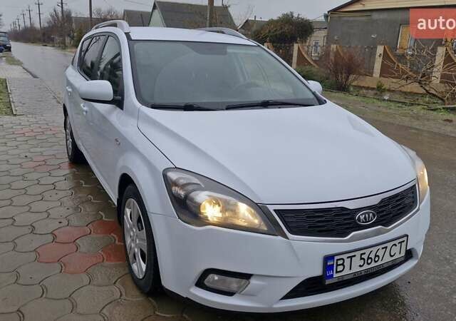 Білий Кіа Сід, об'ємом двигуна 1.58 л та пробігом 225 тис. км за 6500 $, фото 1 на Automoto.ua