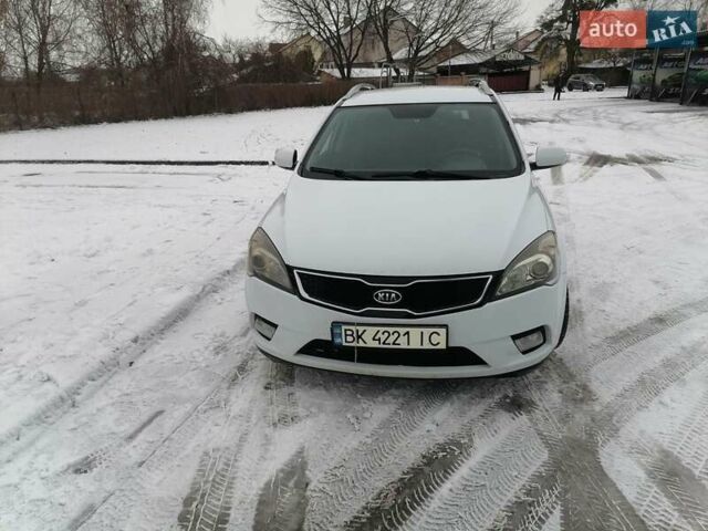 Білий Кіа Сід, об'ємом двигуна 1.59 л та пробігом 350 тис. км за 7500 $, фото 1 на Automoto.ua