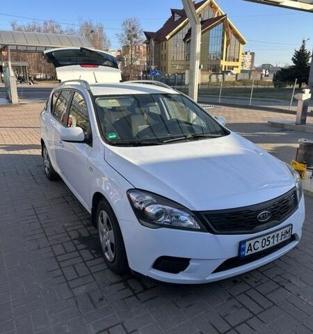 Білий Кіа Сід, об'ємом двигуна 1.4 л та пробігом 240 тис. км за 5600 $, фото 1 на Automoto.ua