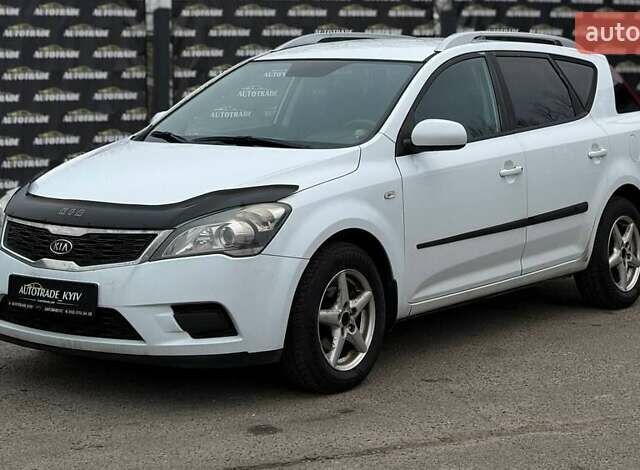 Белый Киа Сид, объемом двигателя 1.58 л и пробегом 293 тыс. км за 5499 $, фото 1 на Automoto.ua