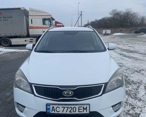 Білий Кіа Сід, об'ємом двигуна 1.59 л та пробігом 246 тис. км за 7200 $, фото 1 на Automoto.ua
