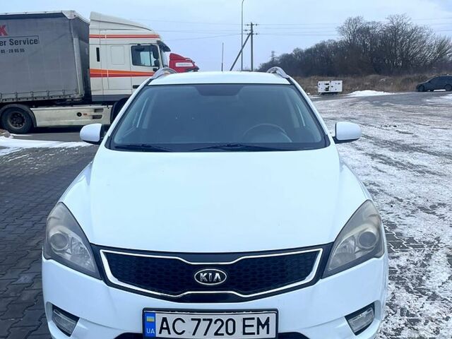 Білий Кіа Сід, об'ємом двигуна 1.6 л та пробігом 246 тис. км за 7200 $, фото 1 на Automoto.ua