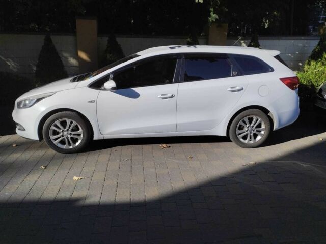 Белый Киа Сид, объемом двигателя 1.4 л и пробегом 250 тыс. км за 8200 $, фото 1 на Automoto.ua