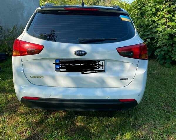 Киа Сид 2013 в Львове на Automoto.ua Белый Киа Сид, объемом двигателя 1.58 л и пробегом 286 тыс. км за 7800 $, фото 1 на Automoto.ua