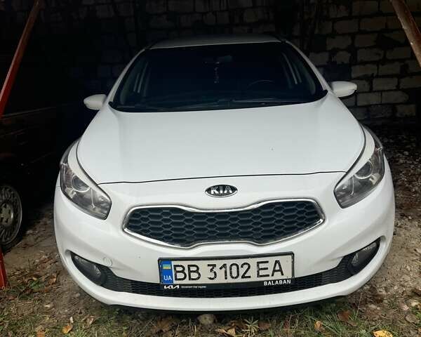 Білий Кіа Сід, об'ємом двигуна 1.6 л та пробігом 140 тис. км за 10500 $, фото 1 на Automoto.ua