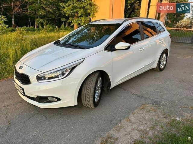 Белый Киа Сид, объемом двигателя 1.58 л и пробегом 246 тыс. км за 8250 $, фото 1 на Automoto.ua