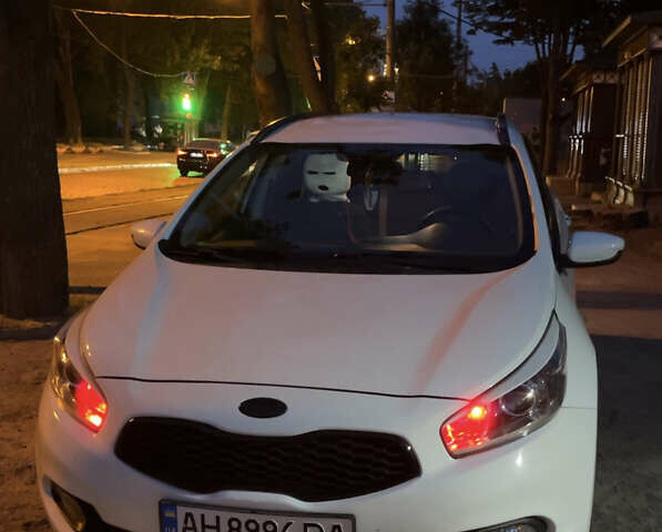 Белый Киа Сид, объемом двигателя 1.58 л и пробегом 160 тыс. км за 9400 $, фото 1 на Automoto.ua