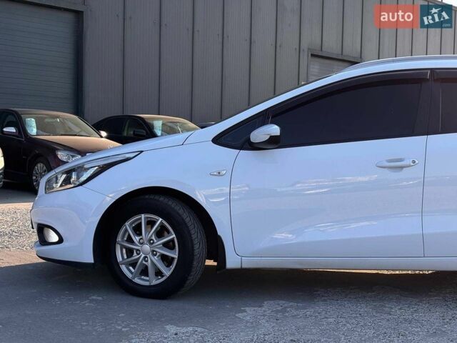 Білий Кіа Сід, об'ємом двигуна 1.6 л та пробігом 141 тис. км за 10390 $, фото 1 на Automoto.ua
