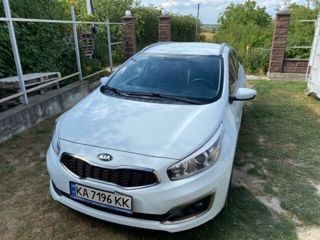 Белый Киа Сид, объемом двигателя 1.4 л и пробегом 240 тыс. км за 12500 $, фото 1 на Automoto.ua