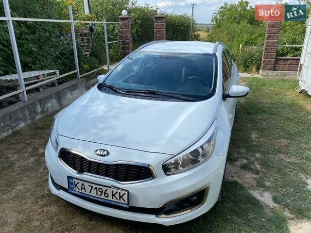 Белый Киа Сид, объемом двигателя 1.4 л и пробегом 240 тыс. км за 11500 $, фото 1 на Automoto.ua