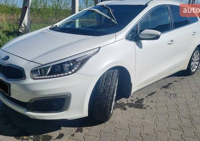 Белый Киа Сид, объемом двигателя 1.58 л и пробегом 143 тыс. км за 13100 $, фото 1 на Automoto.ua