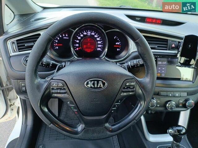 Белый Киа Сид, объемом двигателя 1.58 л и пробегом 226 тыс. км за 9000 $, фото 1 на Automoto.ua