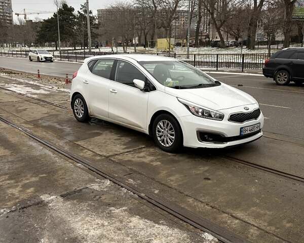 Белый Киа Сид, объемом двигателя 1.59 л и пробегом 45 тыс. км за 10500 $, фото 1 на Automoto.ua