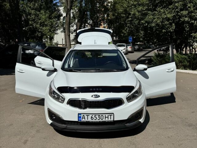 Белый Киа Сид, объемом двигателя 1.4 л и пробегом 206 тыс. км за 8002 $, фото 1 на Automoto.ua