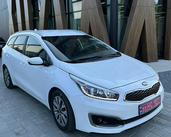 Білий Кіа Сід, об'ємом двигуна 1.6 л та пробігом 249 тис. км за 10800 $, фото 1 на Automoto.ua