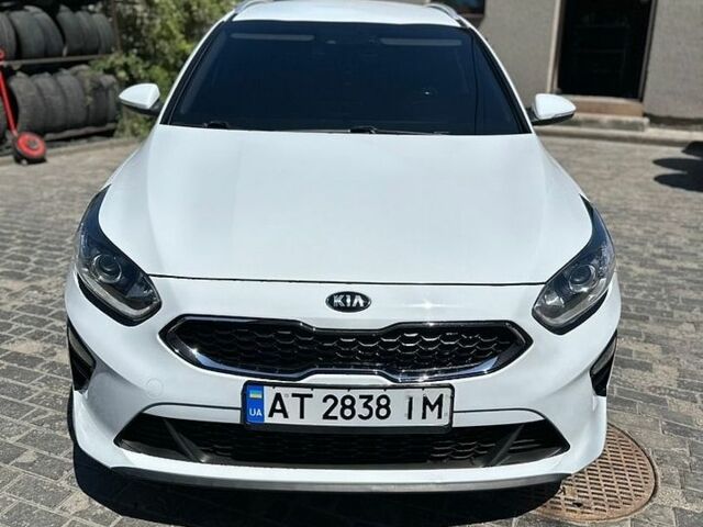 Белый Киа Сид, объемом двигателя 1.6 л и пробегом 248 тыс. км за 14500 $, фото 1 на Automoto.ua