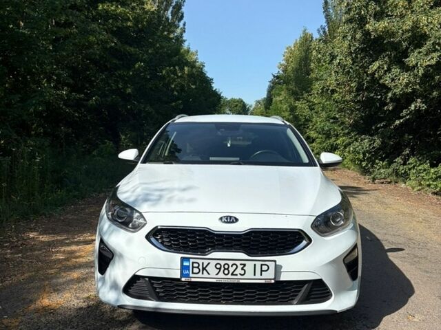 Білий Кіа Сід, об'ємом двигуна 1.6 л та пробігом 201 тис. км за 15600 $, фото 1 на Automoto.ua