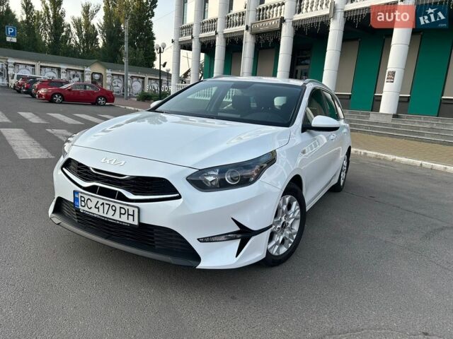 Белый Киа Сид, объемом двигателя 1.59 л и пробегом 90 тыс. км за 17900 $, фото 1 на Automoto.ua