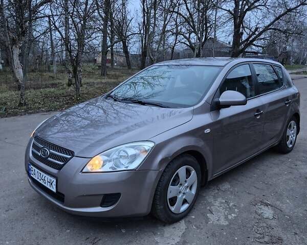 Бежевый Киа Сид, объемом двигателя 1.59 л и пробегом 158 тыс. км за 4200 $, фото 1 на Automoto.ua