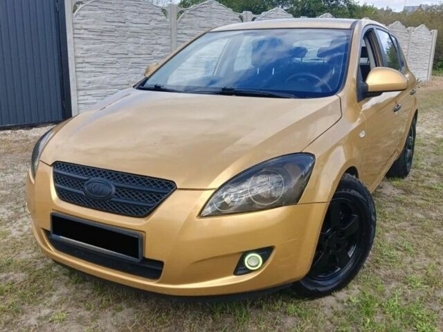 Бежевый Киа Сид, объемом двигателя 1.4 л и пробегом 350 тыс. км за 4500 $, фото 1 на Automoto.ua