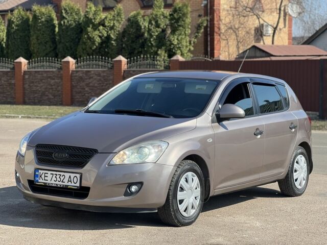 Бежевий Кіа Сід, об'ємом двигуна 1.6 л та пробігом 274 тис. км за 6000 $, фото 1 на Automoto.ua