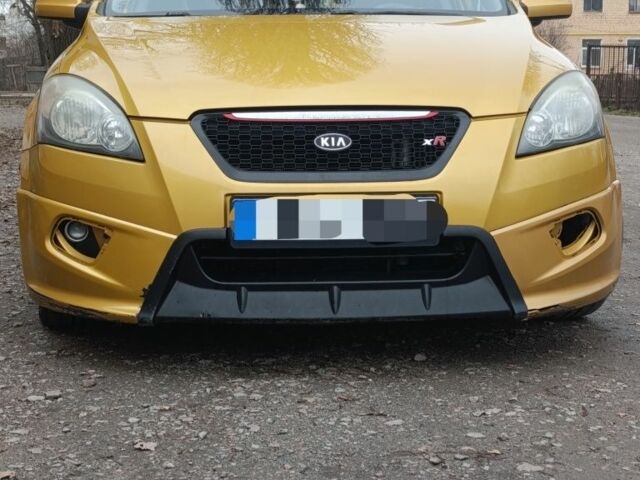 Бежевый Киа Сид, объемом двигателя 2 л и пробегом 260 тыс. км за 4000 $, фото 1 на Automoto.ua