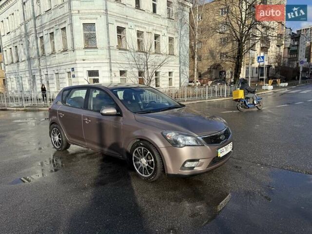 Бежевий Кіа Сід, об'ємом двигуна 1.59 л та пробігом 127 тис. км за 9700 $, фото 1 на Automoto.ua