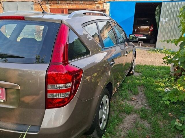 Бежевий Кіа Сід, об'ємом двигуна 1.4 л та пробігом 226 тис. км за 5500 $, фото 1 на Automoto.ua