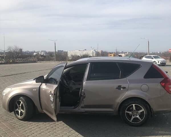Бежевый Киа Сид, объемом двигателя 1.6 л и пробегом 122 тыс. км за 4200 $, фото 1 на Automoto.ua