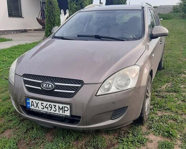 Бежевый Киа Сид, объемом двигателя 1.59 л и пробегом 254 тыс. км за 5400 $, фото 1 на Automoto.ua